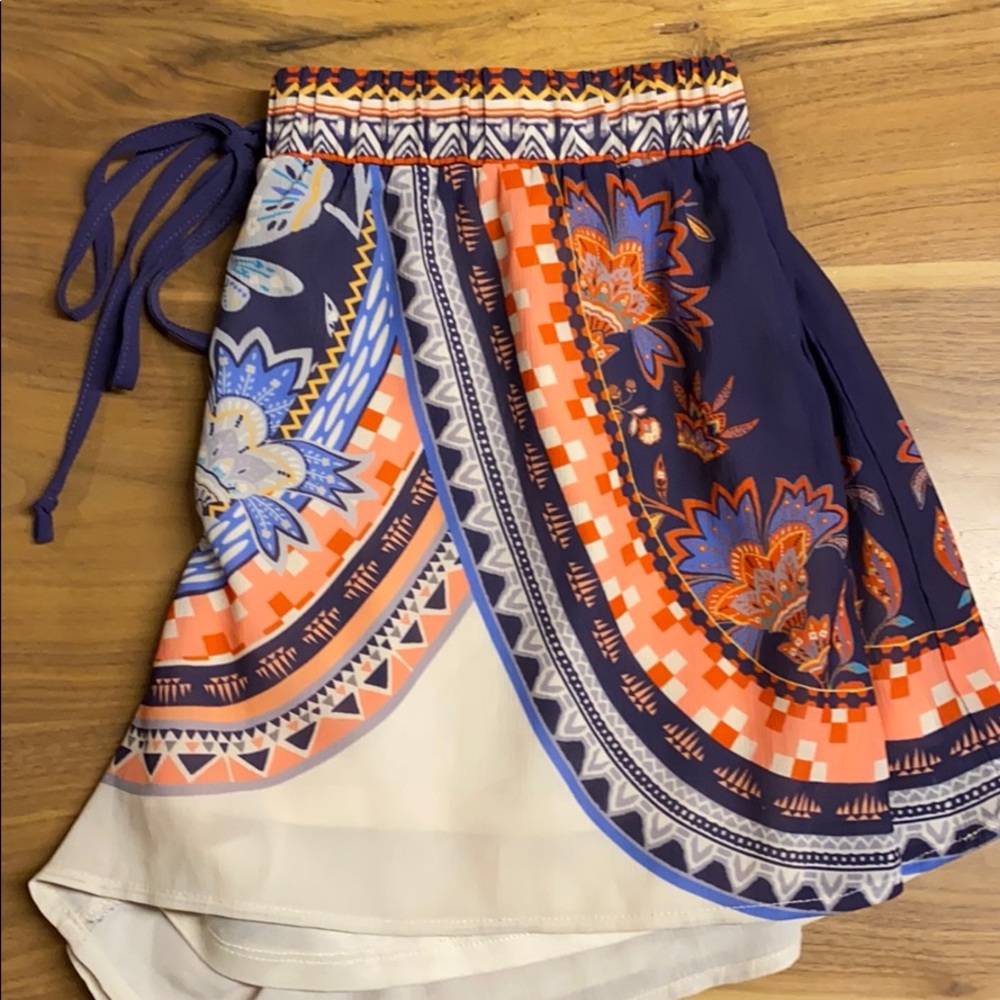 Chiffon Patterned Shorts - Picture 5 of 5